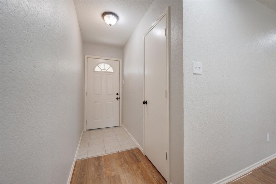 Building Photo - 2319 Indigo Ln