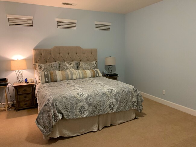 Bedroom 1 with private en-suite bathroom: garden tub, shower, private toilet, 2 vanities, - 228 Ranch Ln