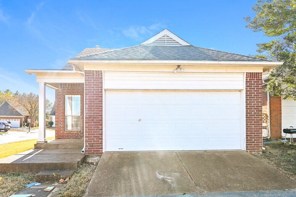Building Photo - 8730 Eagle View Dr