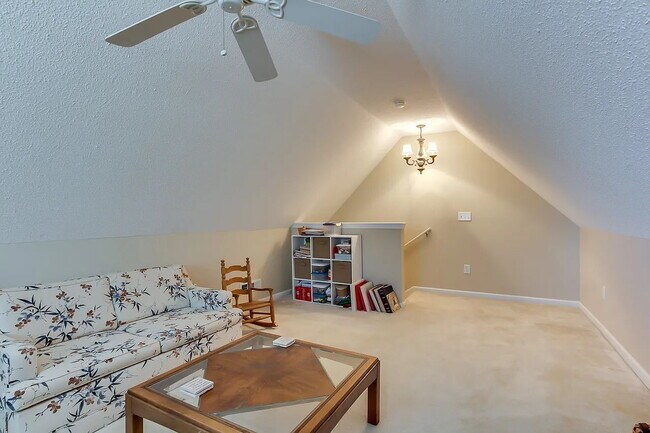Building Photo - The perfect 3 bed, 2 bath home located in ...