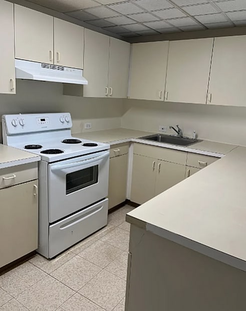 KITCHEN - Hospital Plaza