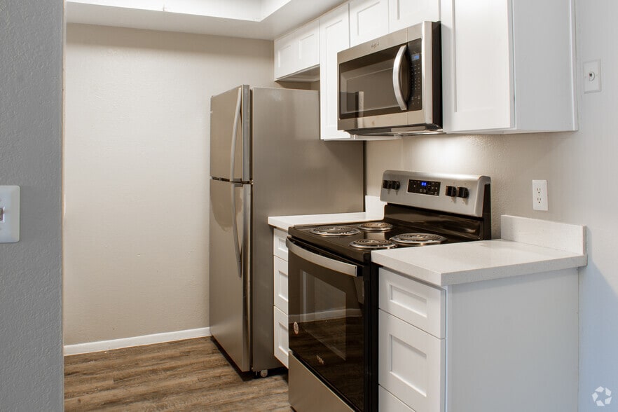 Renovated - 1 BD, 1 BA - 750 SQ FT - Solaris at Shadow Mountain