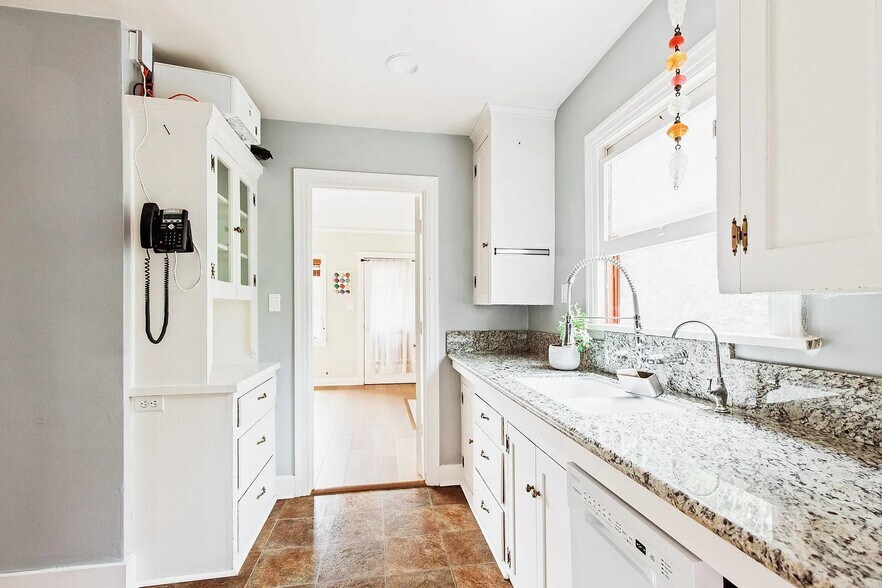 Kitchen - 1033 Grant St