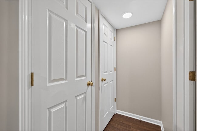 Building Photo - 212 Amherst Ct