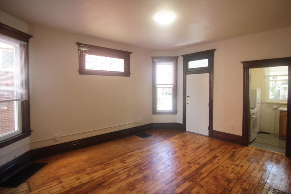 Building Photo - 424 Franklin Ave