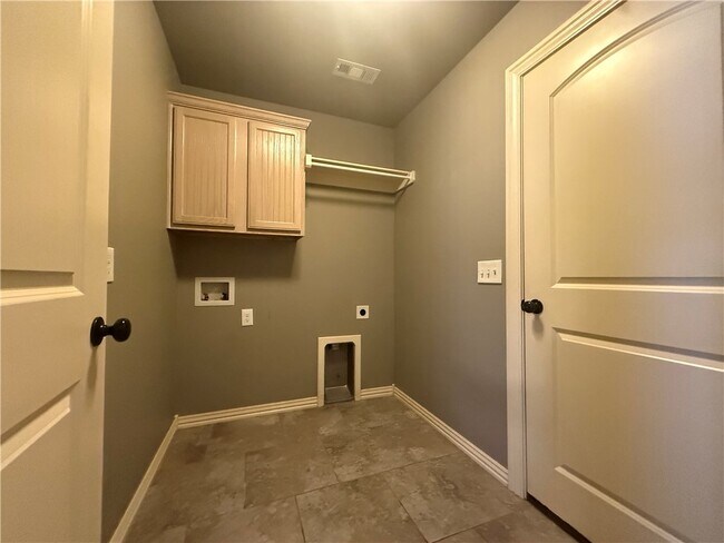 Building Photo - 1520 Amber Way