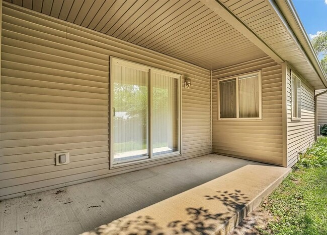 Building Photo - 1801 Glenwood Oaks Ct