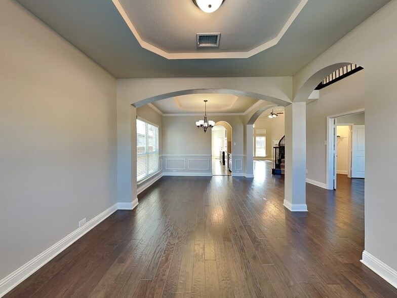 Building Photo - 1604 Vintage Ln