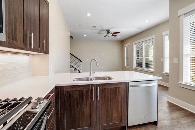 Building Photo - 1702 Cedar Bend Dr