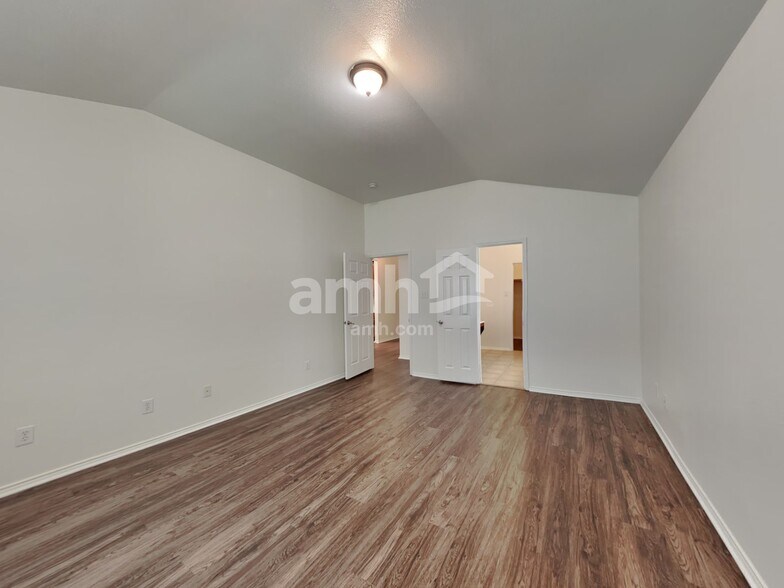Building Photo - 1207 Fox Glen Trail