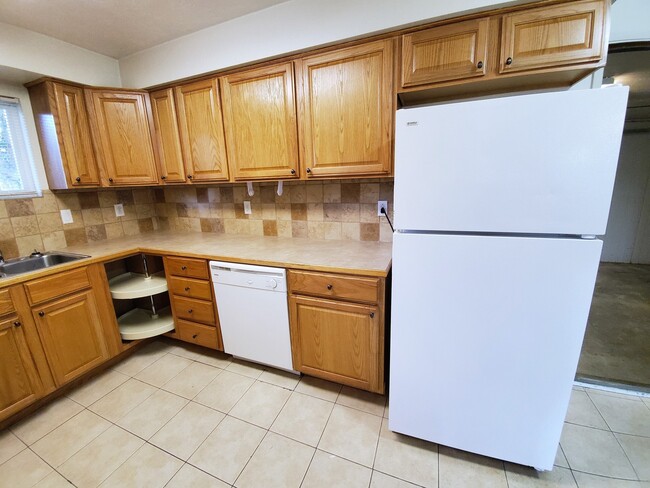 Building Photo - 906 Rd 46