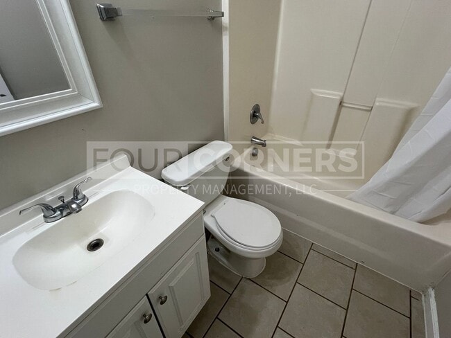 Building Photo - Lovely 3-bedroom 2-bath Apartment