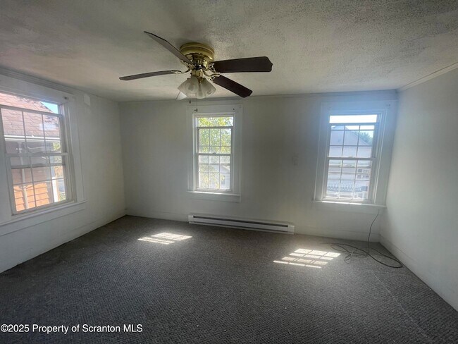 Building Photo - 1031 Lincoln St