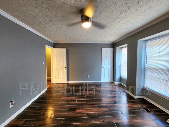 Building Photo - 143 Forrest Ave