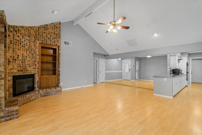 Building Photo - 14930 Aspen Hills Dr