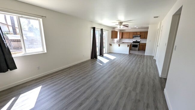Building Photo - Immaculate 4 Bedroom 2.5 Bath Home