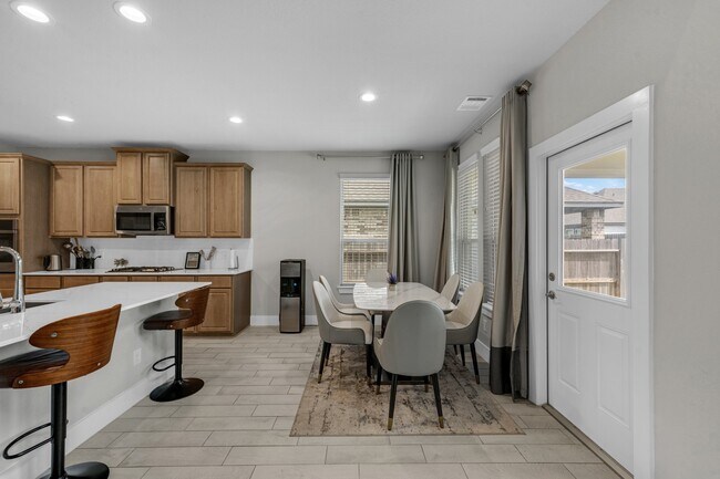 Building Photo - 1569 Sunrise Gables Dr