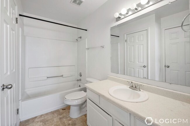 Building Photo - Stunning Row-End Townhome In Great Location!