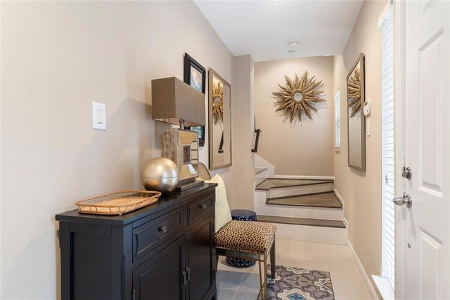 Building Photo - This Condo is The Perfect Blend of Comfort...