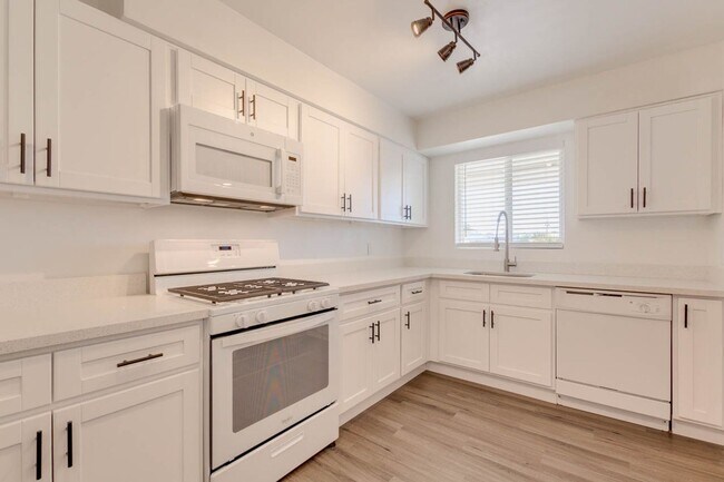 Building Photo - 4129 N 33rd Dr