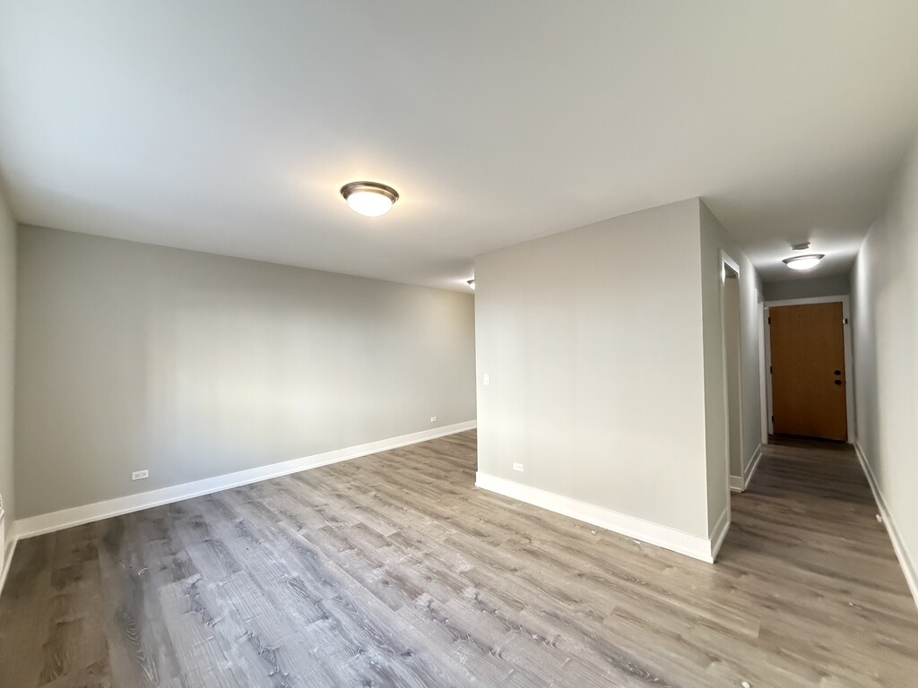 Building Photo - 447 W Surf St