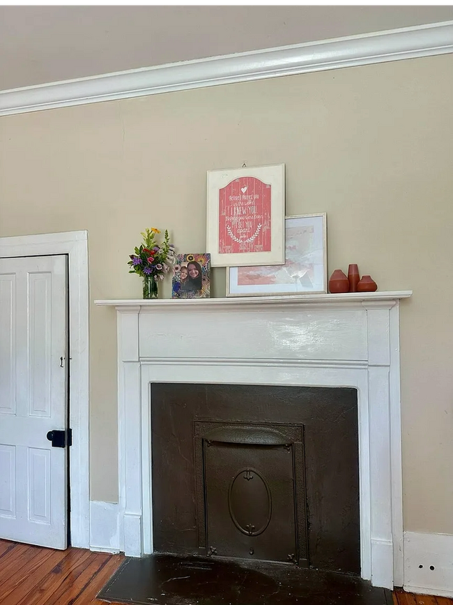 Building Photo - **Charming Small-Town Home Near Clark's Hi...