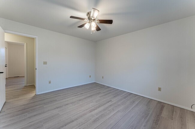 Building Photo - 2 Blocks from Downtown Siloam