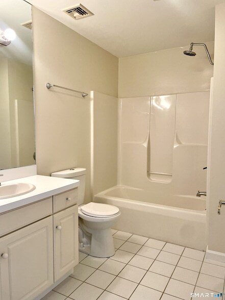 Building Photo - 283 Cosey Beach Ave