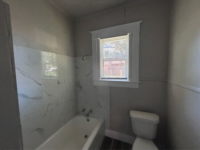 Building Photo - 1925 11th St