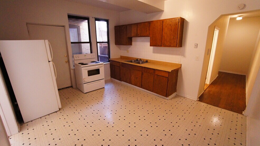 Primary Photo - 3147 W Medill Ave