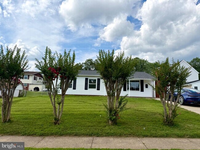 Building Photo - 606 W Beech Rd