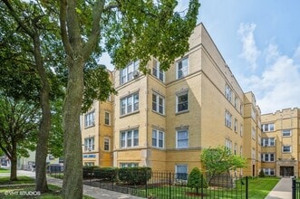 Building Photo - 4422 N St Louis Ave