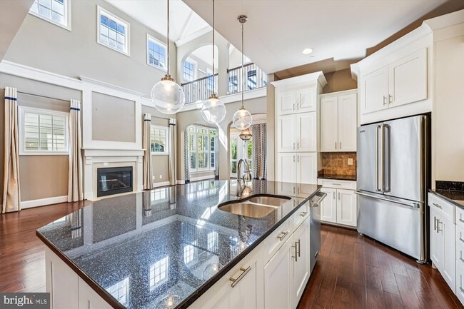 Building Photo - 448 Salk Cir