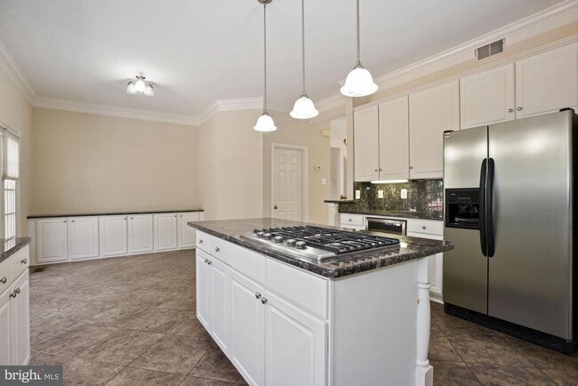 Building Photo - 4002 Rosemeade Dr