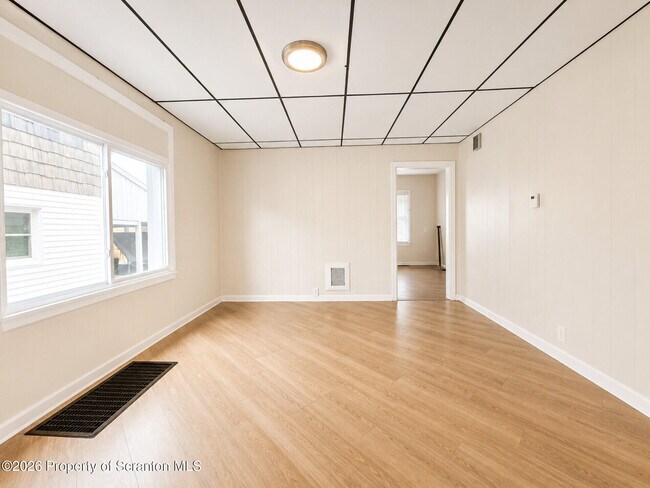 Building Photo - 1112 W Elm St