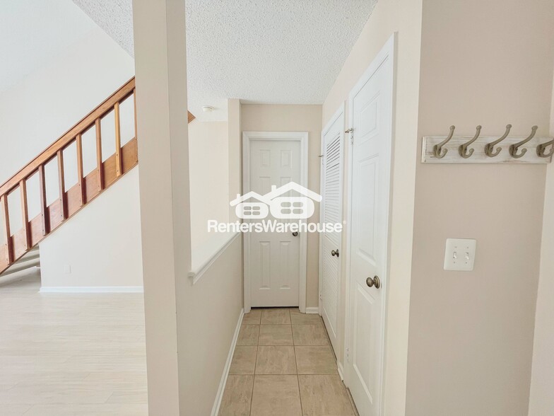 Building Photo - 411 Harbour Point
