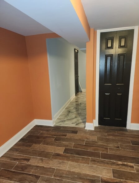 Bedroom closet & entry - 2 Park Ct