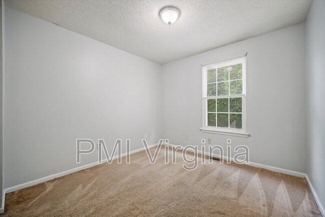 Building Photo - 3310 Scarborough Way