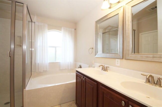 Building Photo - 1920 Golden Arrow Ave