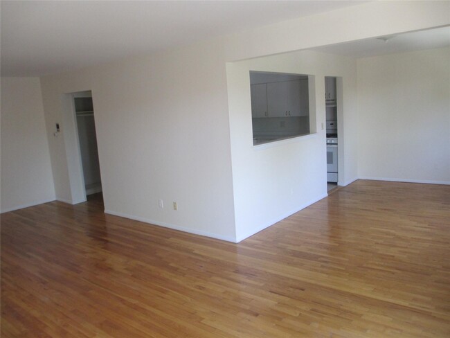 Building Photo - 15 Brevoort Dr