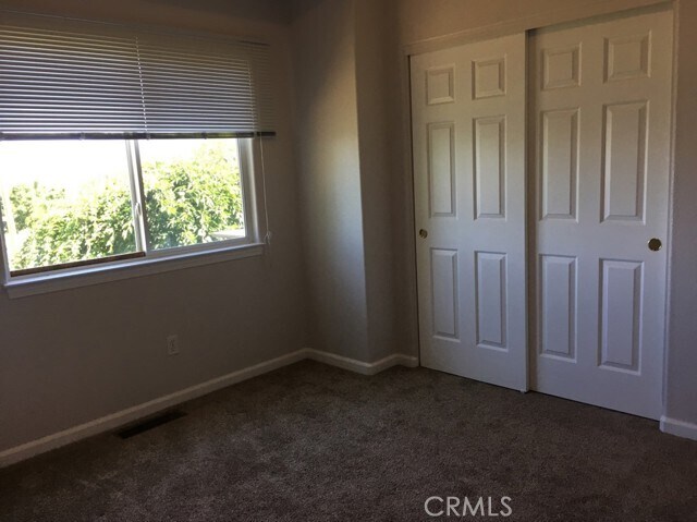 Building Photo - 7095 Fairview Dr