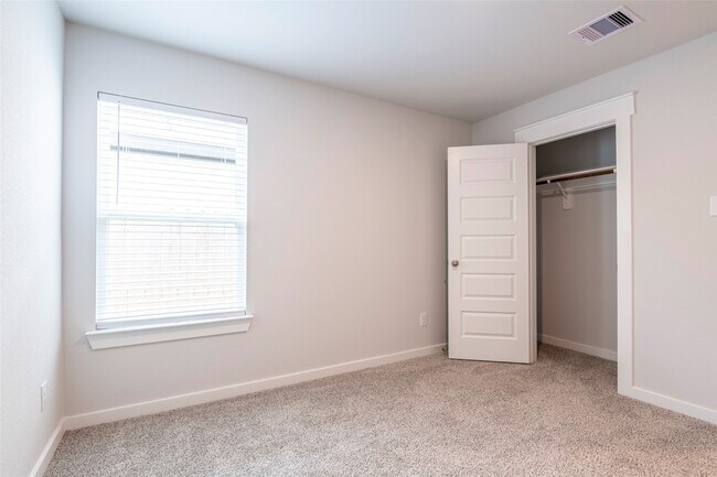 Building Photo - 4519 Pinehurst Trce Dr