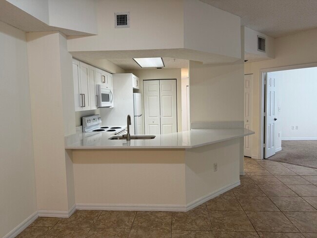 Building Photo - 3020 Alcazar Pl