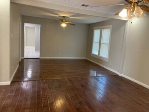 Building Photo - 1007 W Clarendon Dr
