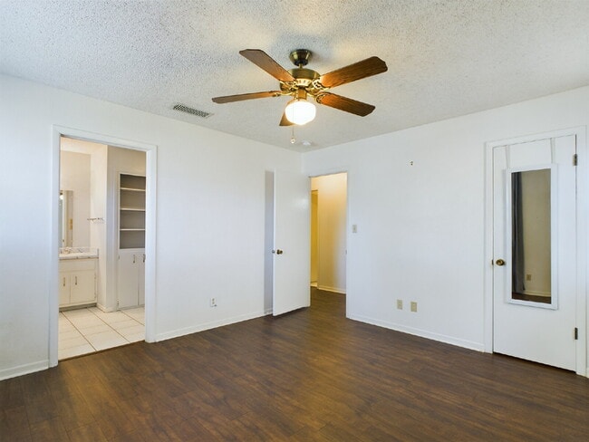 Building Photo - Generous 3-Bed, 2-Bath Home in Fredericksb...