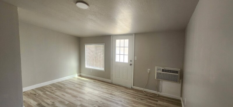 Building Photo - 537 S Hunter St