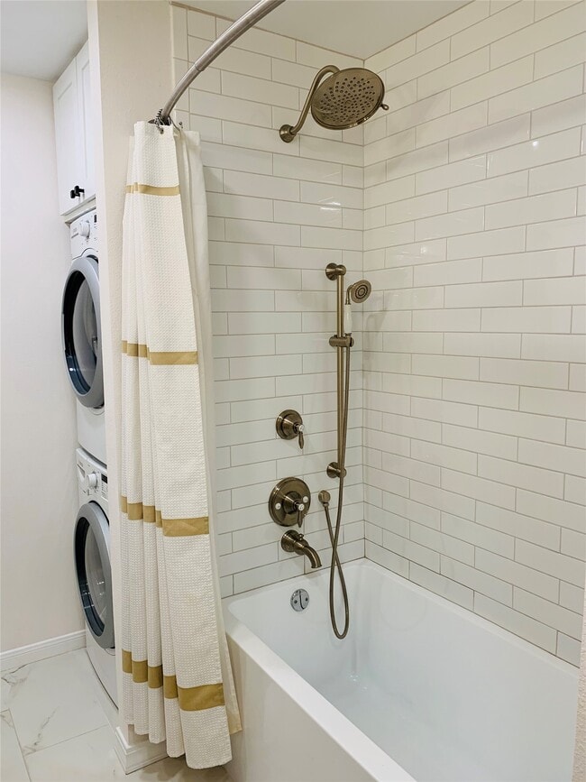 Building Photo - 8211 Katy Fwy