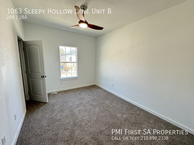 Building Photo - Brand new duplex unit available near Canyo...