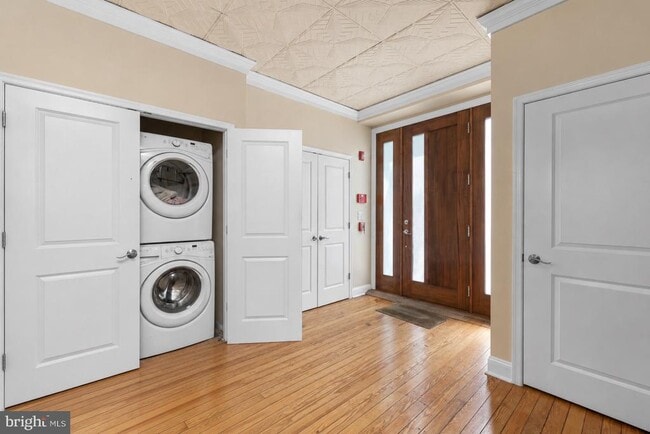 Building Photo - 309 E Girard Ave