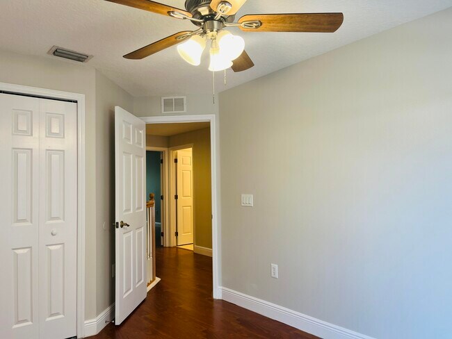 Building Photo - 117 Anchorage Ave